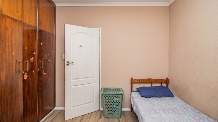 4 Bedroom Property for Sale in Oakglen Western Cape